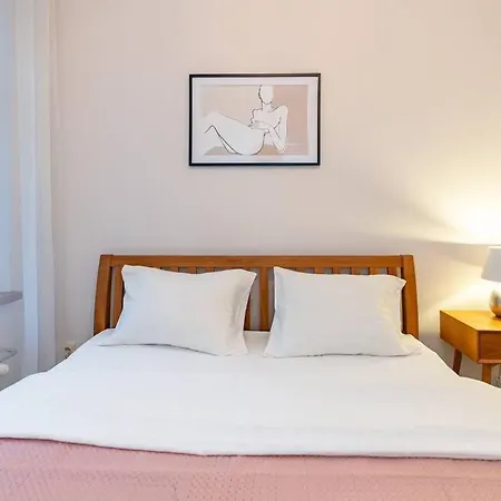 Family 2 Bd Old Town By Hostlovers